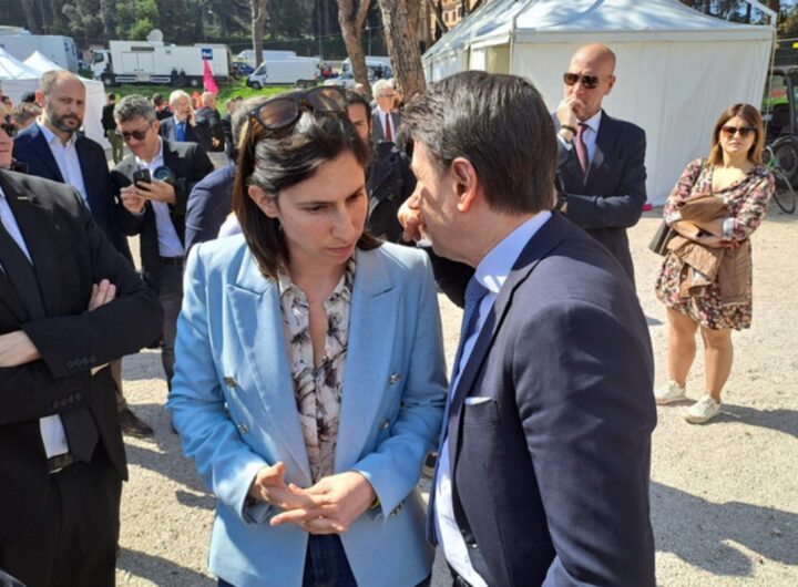 La politica italiana è un ginepraio, vengo anch’io, no tu no: Bruno Tucci ci aiuta a orientarci, nella foto conte e schlein