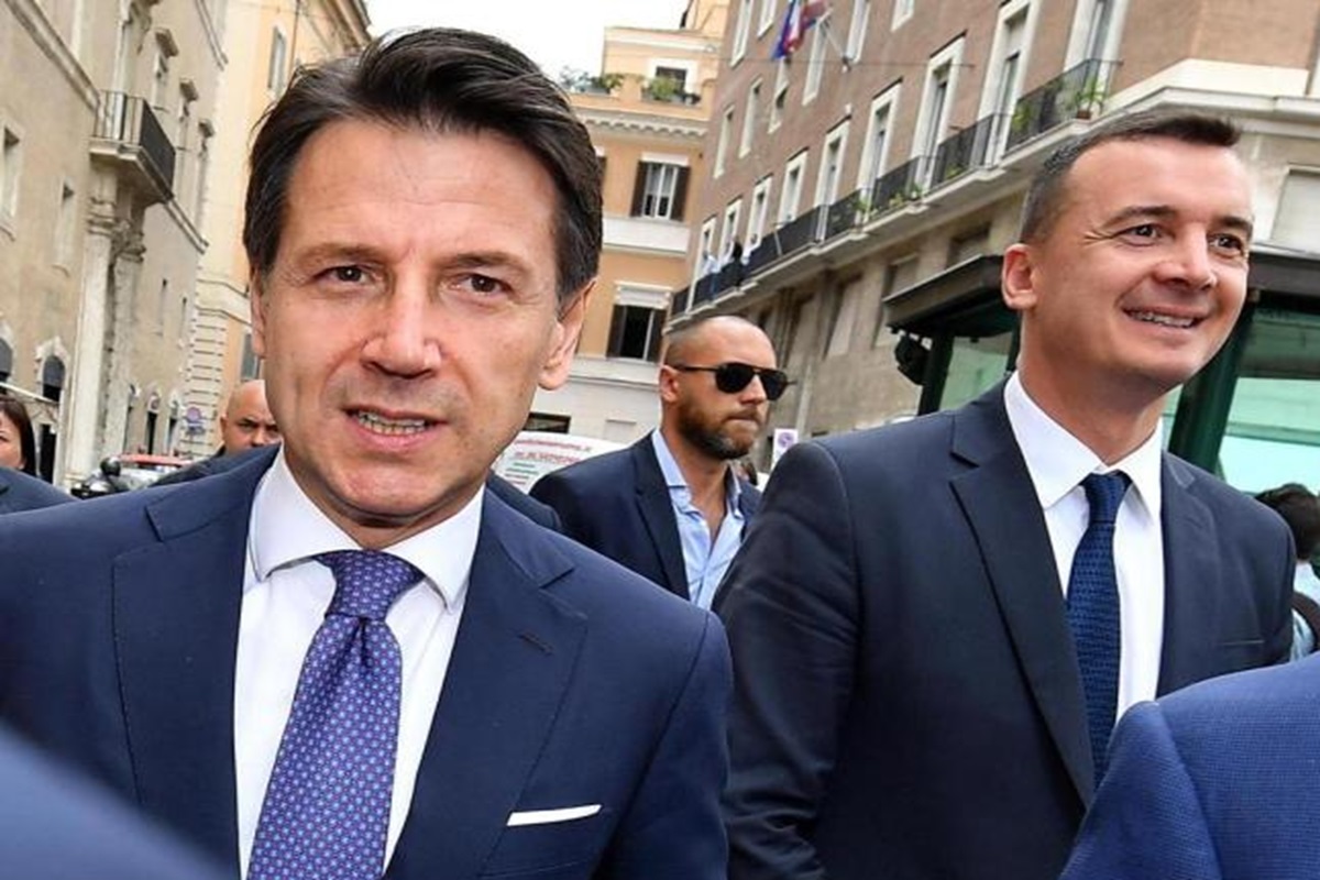Conte conferma la partecipazione ad Atreju, Casalino attacca Elly Schlein: “Ha sbagliato tutto. Ha confermato l’immagine di un Pd radical chic”