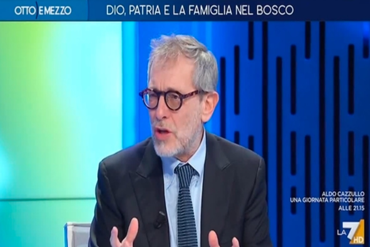 Cosa si dice in TV, Formigli: “Perché lo Stato deve normare le famiglie omogenitoriali e nel bosco si può tutto?”. Mario Sechi: “Un abominio togliere i figli ai genitori”. Terranova: “Questa vicenda smaschera le idee pseudo ecologiste della sinistra”