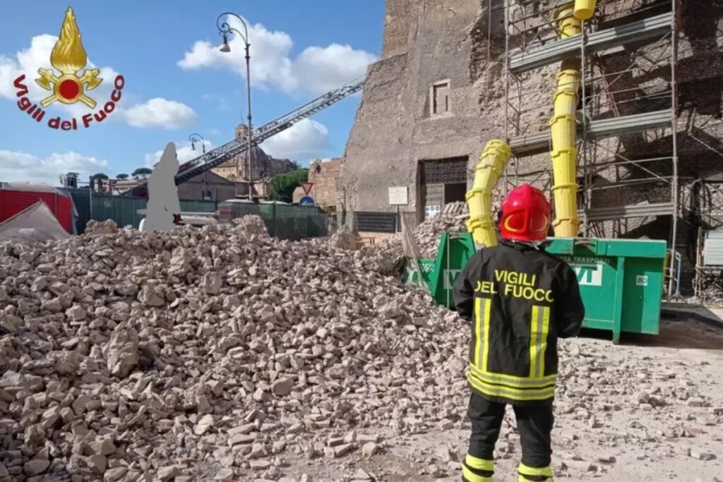 crollo muro fori imperiali