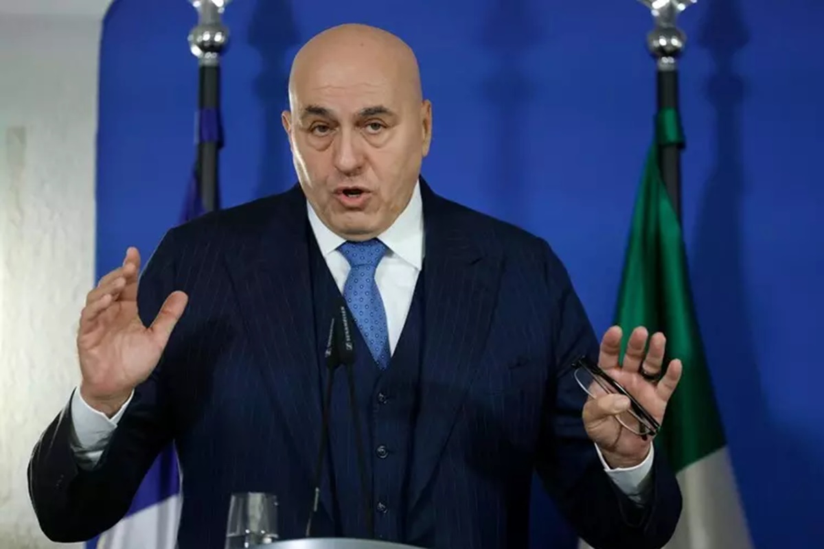 Guido Crosetto contro RaiNews24 e un servizio sulla “leva obbligatoria”: “Ho detto volontaria, questo è il livello dell’informazione in Italia”