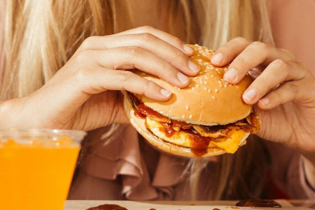 mangiare al fast food