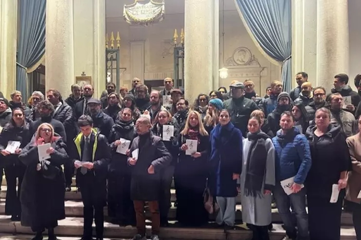 Applausi e volantini alla prima della Fenice di Venezia. Trionfo della “Clemenza di Tito” di Mozart. Ma è rimasta la protesta contro la nomina di Beatrice Venezi