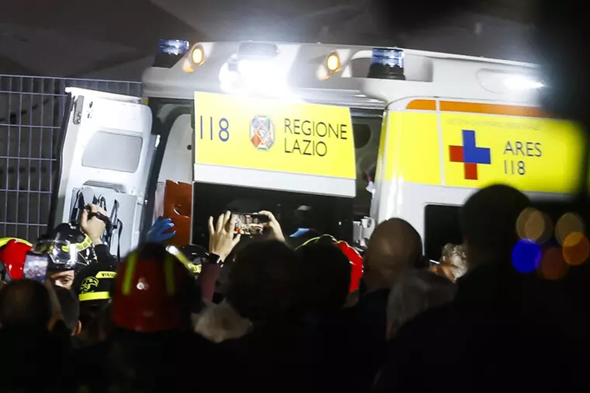 Le notizie del giorno, crollo ai Fori Imperiali: è morto l’operaio estratto dalle macerie. Domani lutto cittadino a Roma