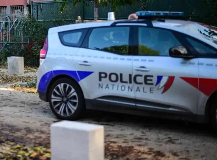 un'auto della Polizia francese