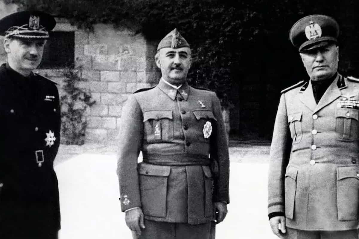 In Spagna, a 50 anni dalla morte di Franco, i giovani sono sempre più affascinati dal mito, nella foto Franco e Mussolini