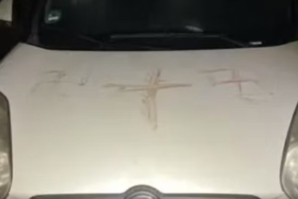 germania svastiche su auto