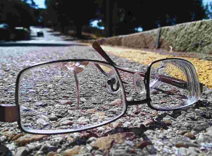 come eliminare i graffi dagli occhiali