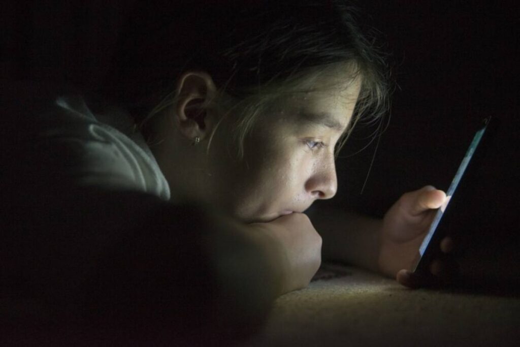 Ragazza al cellulare