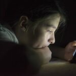 Ragazza al cellulare