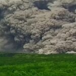 Indonesia, l'eruzione del vulcano Semeru