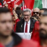 La preghiera di Landini: : "Dacci il nostro sciopero settimanale e tanta patrimoniale”, nella foto landini in sciopero
