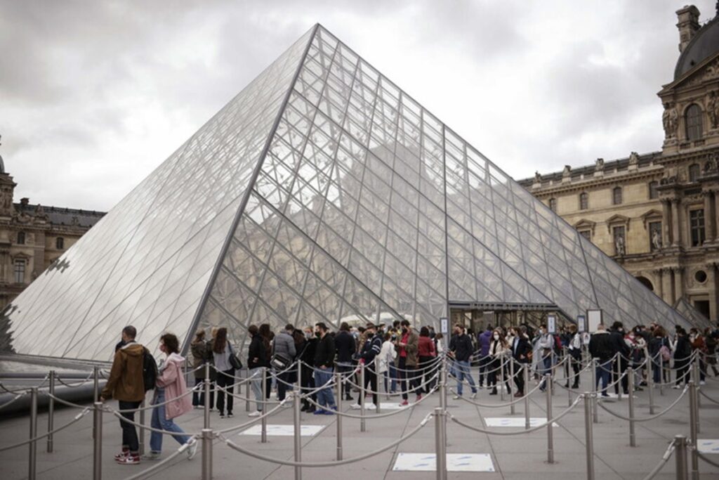 Il museo del Louvre