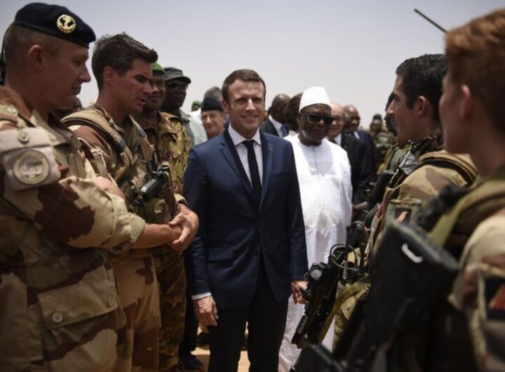 macron e soldati