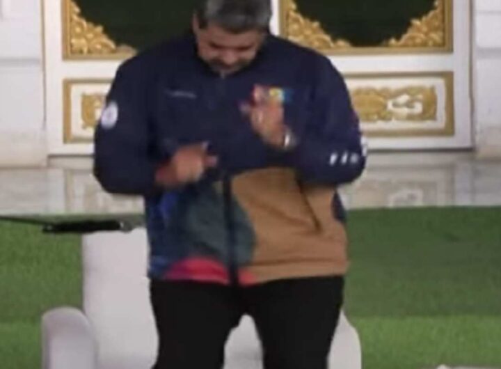 Il presidente del Venezuela Maduro balla