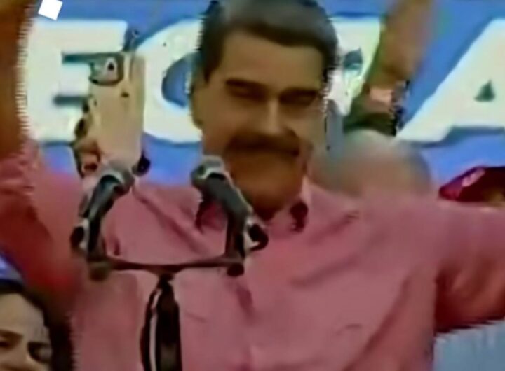 Venezuela, il presidente Maduro canta "Imagine"