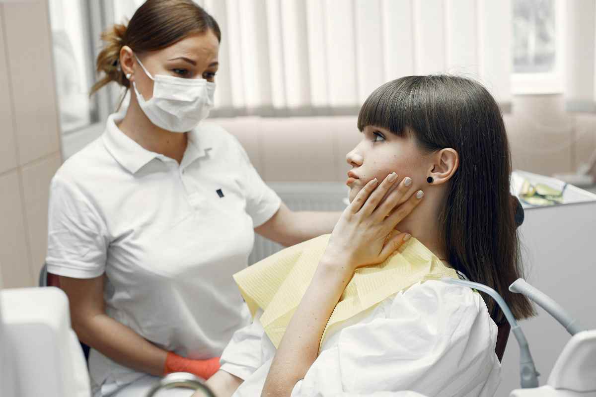 Gengive infiammate e mal di denti: potrebbero essere il primo segnale, tutti i dettagli