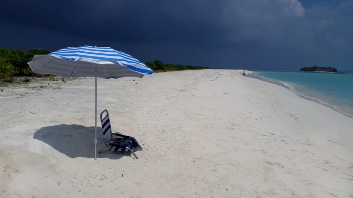 Le Maldive vietano di fumare a chi è nato dal 2017 in poi. “Divieto generazionale”, in Nuova Zelanda già abrogato