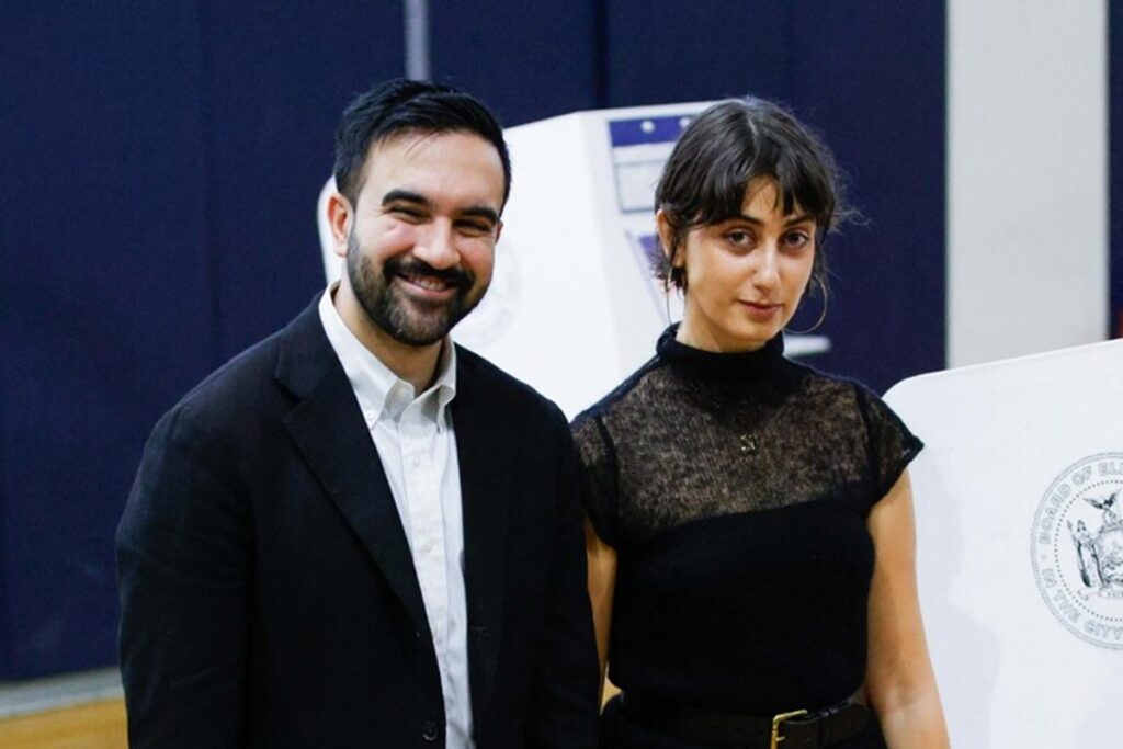 Fare il sindaco a New York per Mamdani non sarà una passeggiata: sicurezza e altre trappole in agguato, nella foto Mamdani e la moglie.