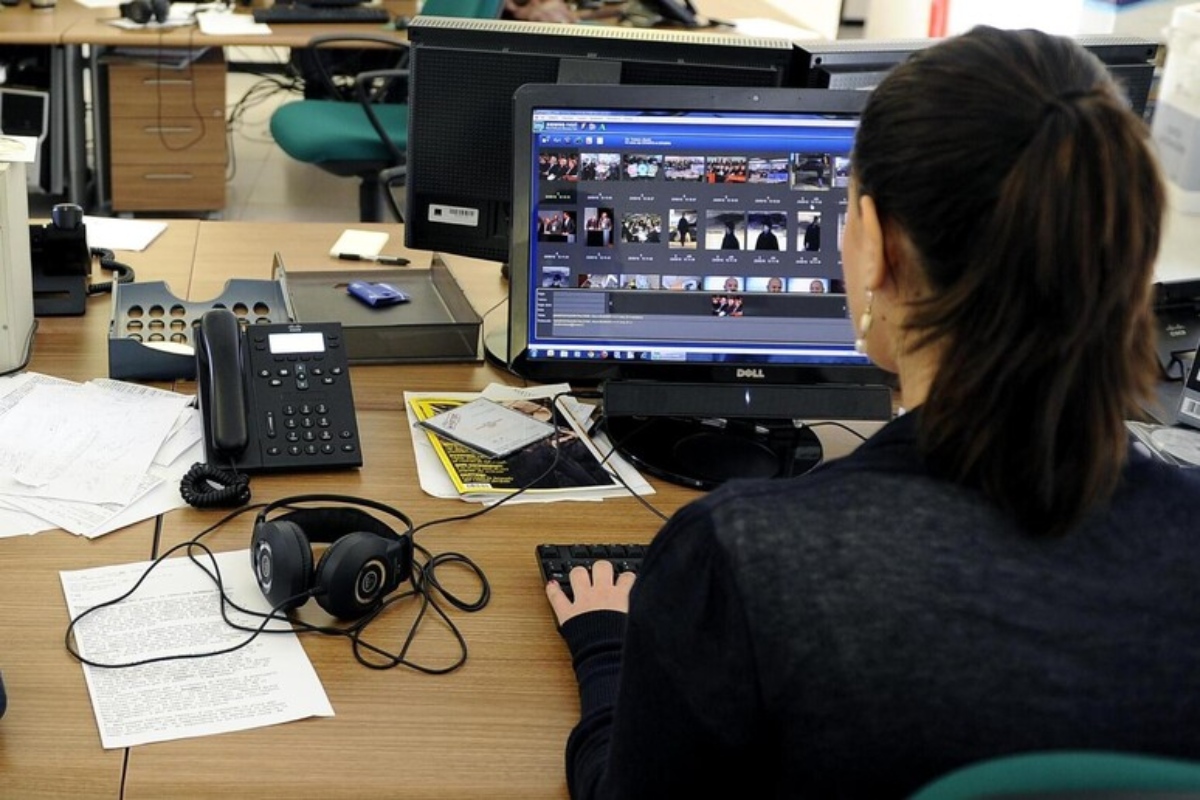 Sale sul bus e riconosce il suo molestatore, polizia lo identifica e denuncia