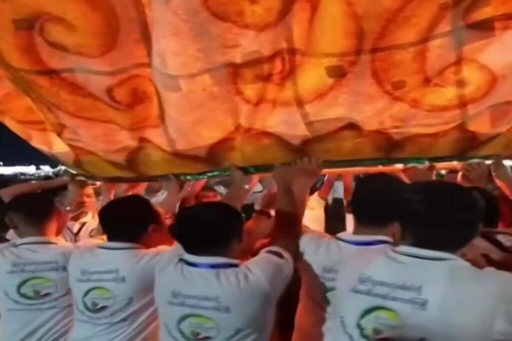 Festeggiamenti in Myanmar per la fine della stagione delle piogge