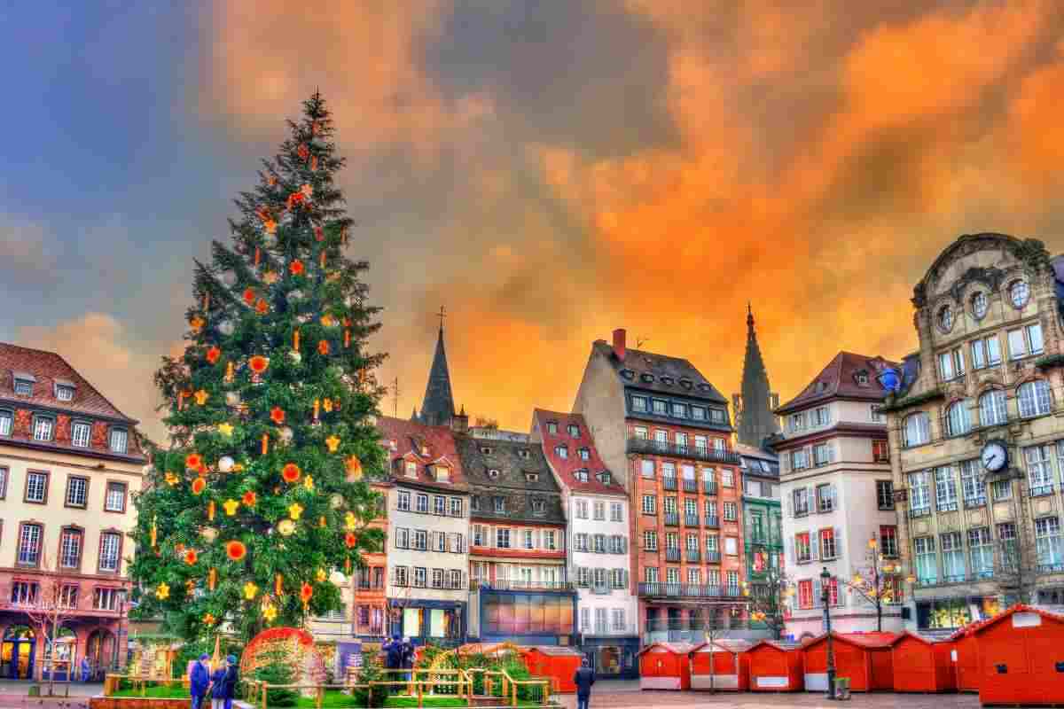 Natale da sogno, 5 destinazioni magiche tra luci e panorami mozzafiato: la fuga invernale perfetta