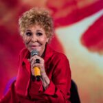 ornella vanoni in abito rosso