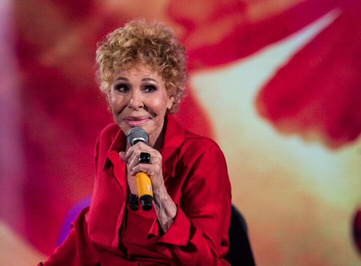 ornella vanoni in abito rosso