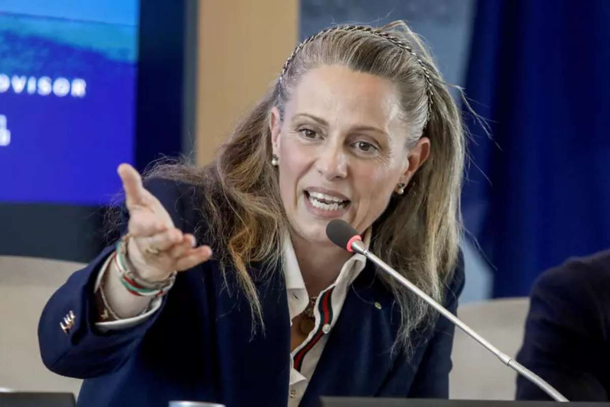 Sfiduciata in Lombardia Federica Picchi, la sottosegretaria no vax di FdI. Donzelli: “Fatto grave”