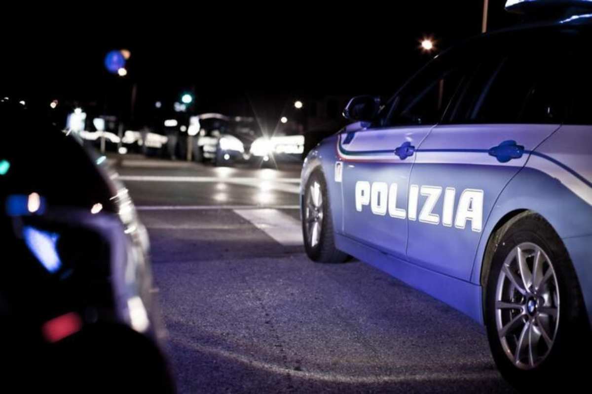 Ragazza di 20 anni violentata in un parco a Roma davanti al fidanzato, il ragazzo immobilizzato durante lo stupro