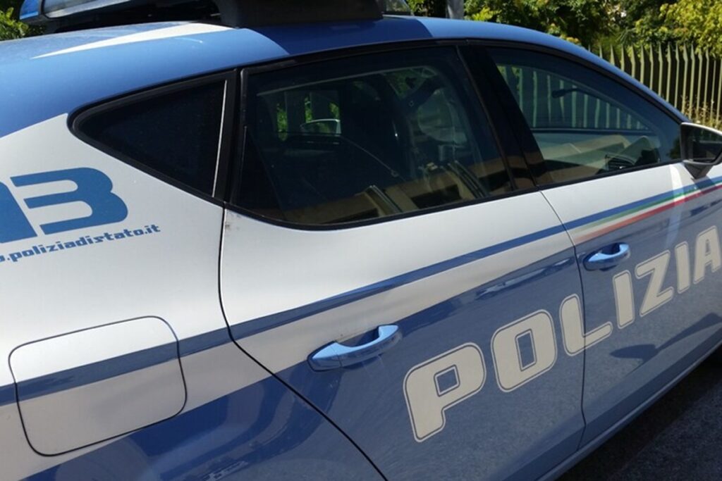Una volante della polizia