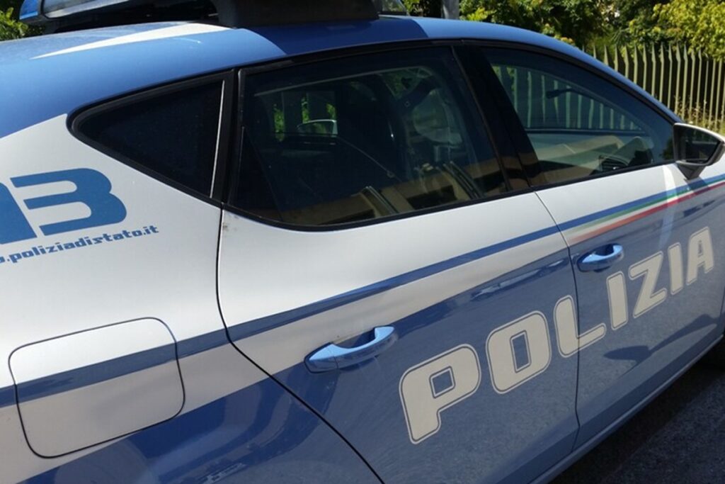 Una volante della polizia