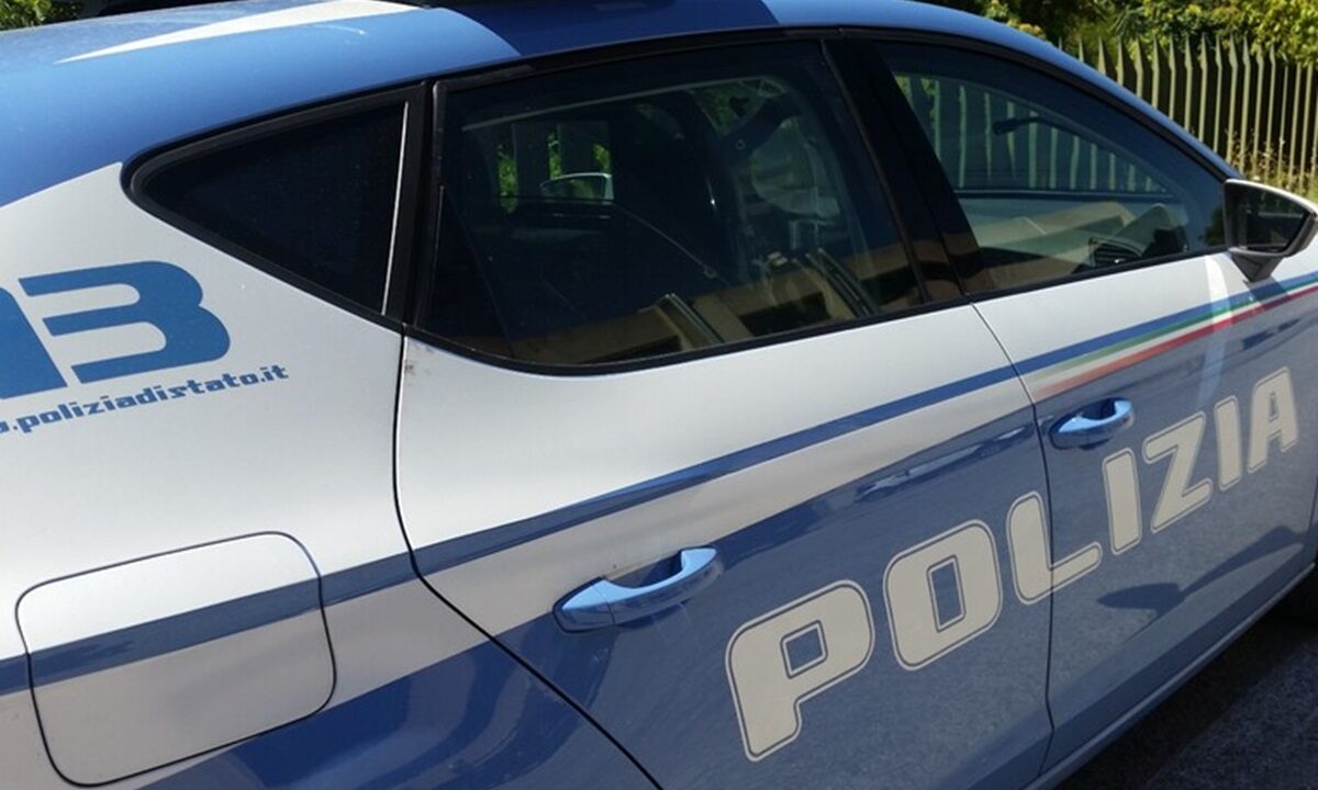 Una volante della polizia