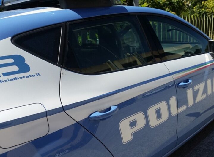 Una volante della polizia