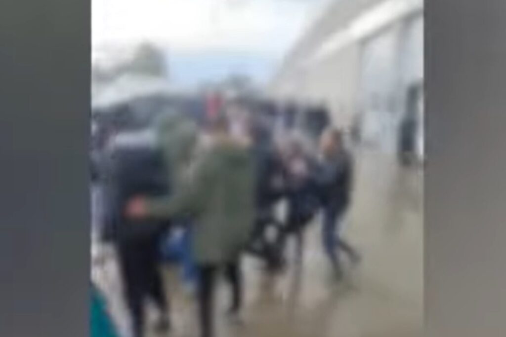 aggressione ad agenti digos a prato