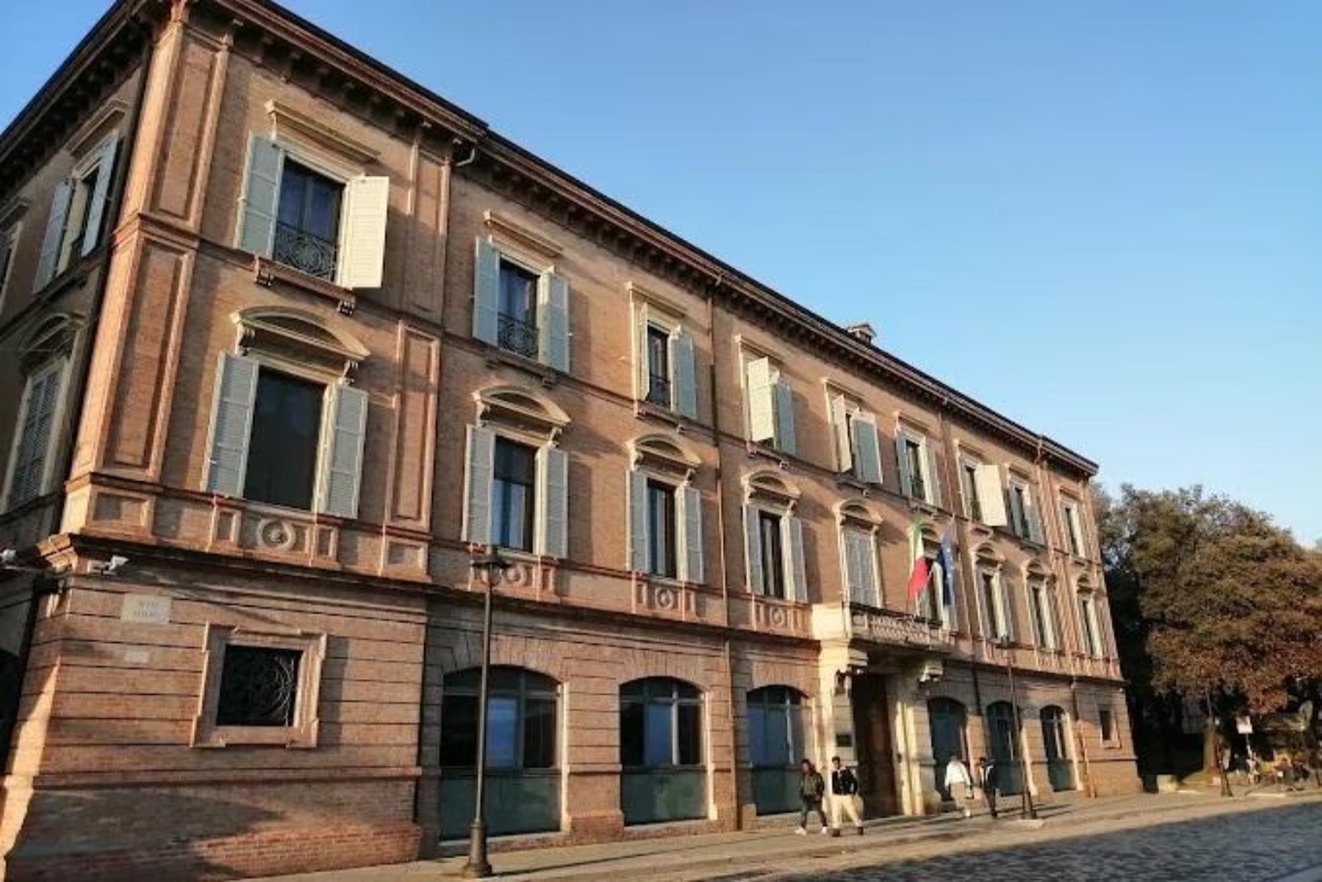 Prefettura Rimini, funzionario indagato per violenza sessuale. Avrebbe ricattato donne di origine straniera