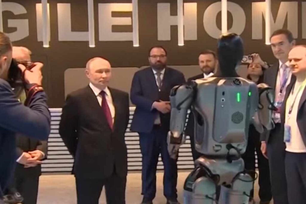 Putin accolto da un robot alla conferenza sull'IA