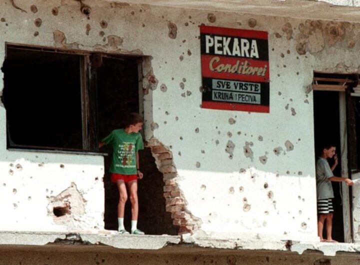 spari sulle case a sarajevo