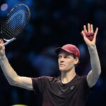 Sinner batte Alcaraz in due set (7-6,7-5) di tennis spaziale e ha vinto le Finals sinner atp finals