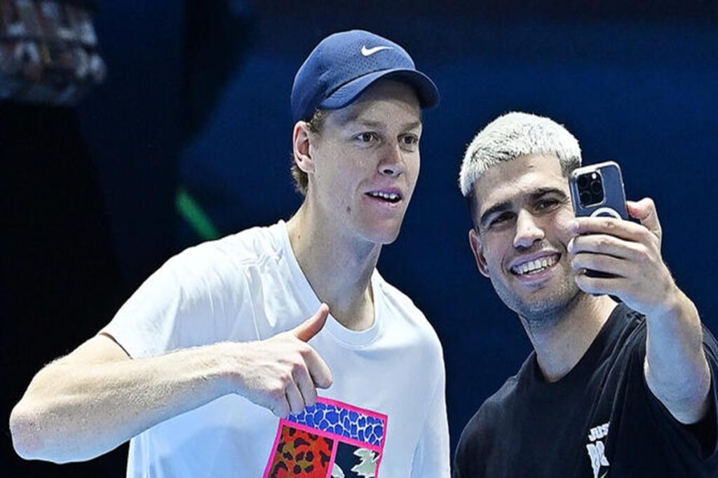 L’Italia si rifugia in cucina dallo sciopero del venerdì, Landini preferisce Alcaraz a Sinner e dimentica Amazon Nella foto Jannik Sinner e Carlos Alcaraz