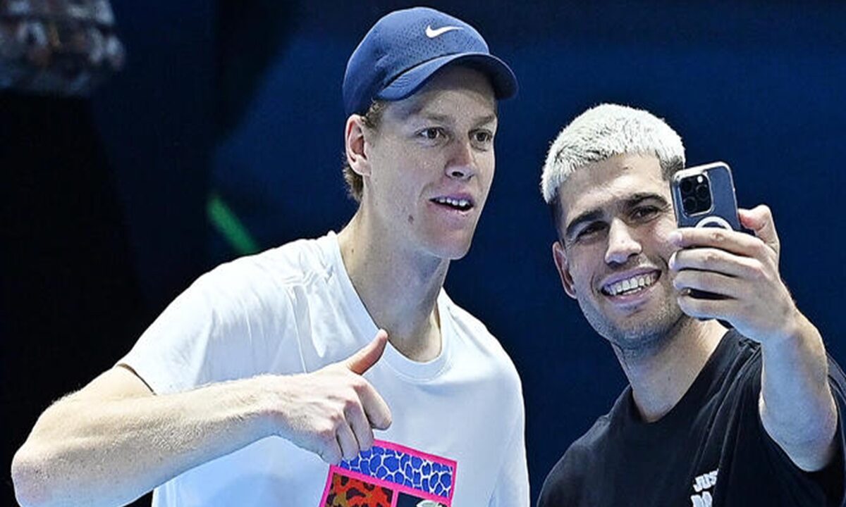 A Torino le Nitto Atp Finals di tennis (9-16 novembre) con gli otto migliori del mondo, Sinner e Musetti lunedì Nella foto Jannik Sinner e Carlos Alcaraz