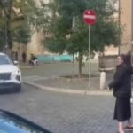 Suora dirige il traffico a Roma