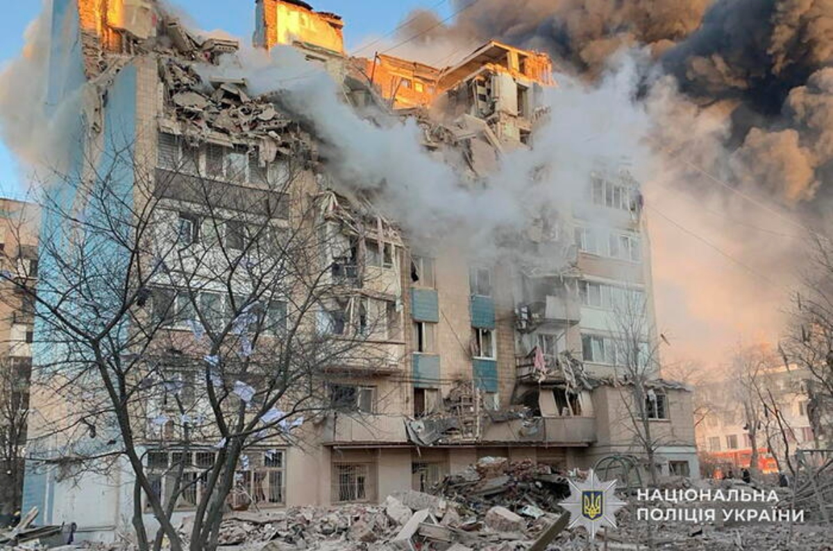 Ursula von der Leyen: “Appena si avvicina la pace, da Mosca arriva l’escalation, nuovi raid”