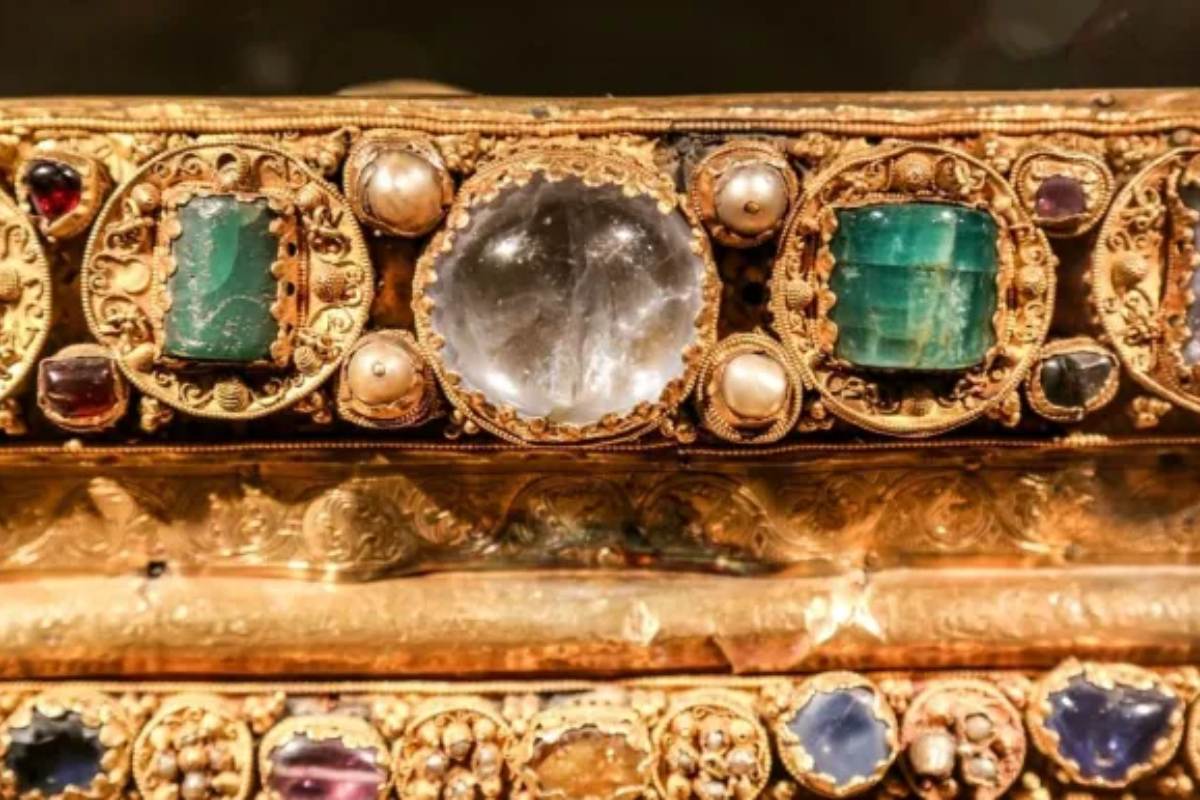 Ritrovato dopo un secolo il tesoro degli Asburgo, il diamante Florentiner era nascosto in una banca canadese