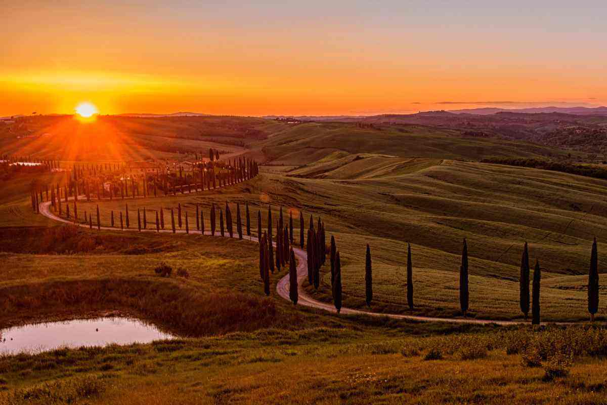Terme naturali e boschi dorati: i borghi d’Italia più spettacolari da visitare in autunno