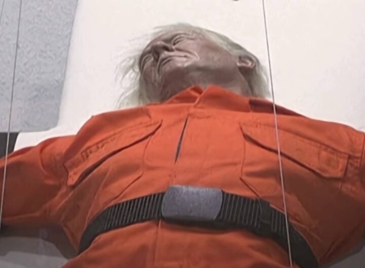 Installazione a Basilea: Trump vestito da detenuto e "crocifisso"