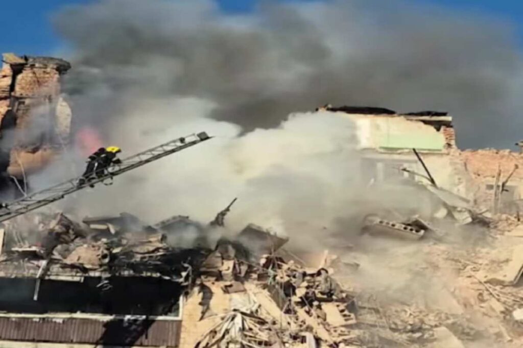 Condominio distrutto a Ternopil, in Ucraina