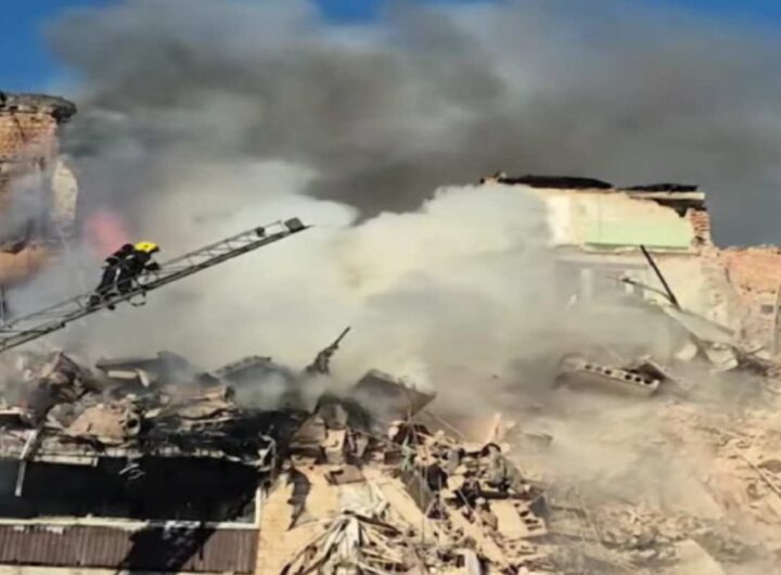 Condominio distrutto a Ternopil, in Ucraina