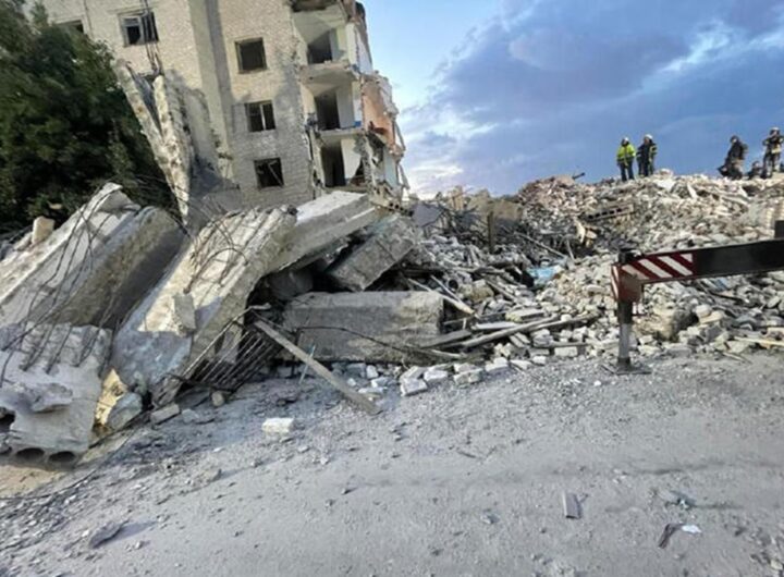 Un edificio distrutto dai raid russi