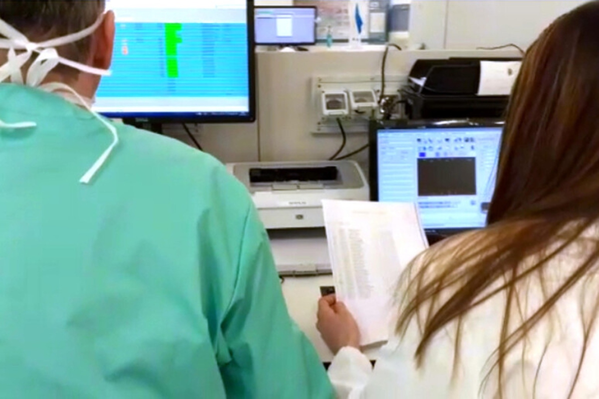 Finire in coma per un trapianto di capelli: lei s’è salvata, si indaga su studio di finti medici a Arezzo